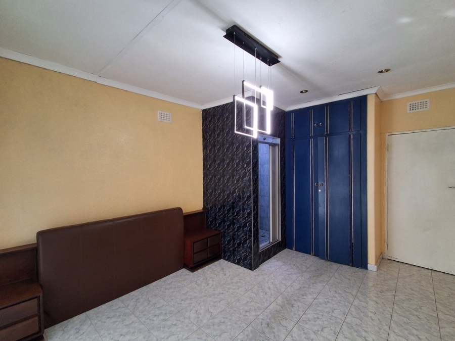 5 Bedroom Property for Sale in Manzil Park North West